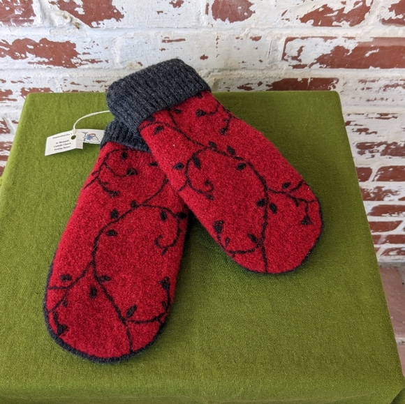 Handmade Mittens - Picture 2 of 3